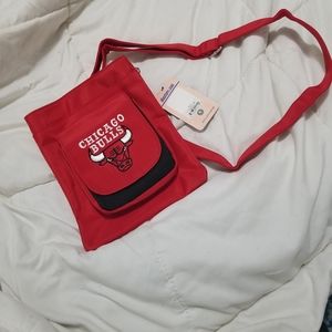 Chicago bulls cross body bag. Perfect game size. NBA NWT.